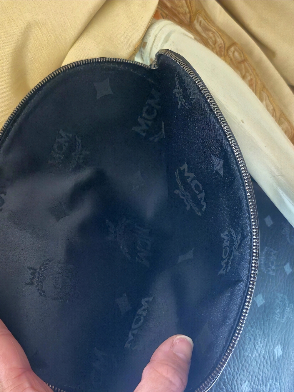 MCM Visetos Crossbody W/ flap black canvas - Picture 7 of 16